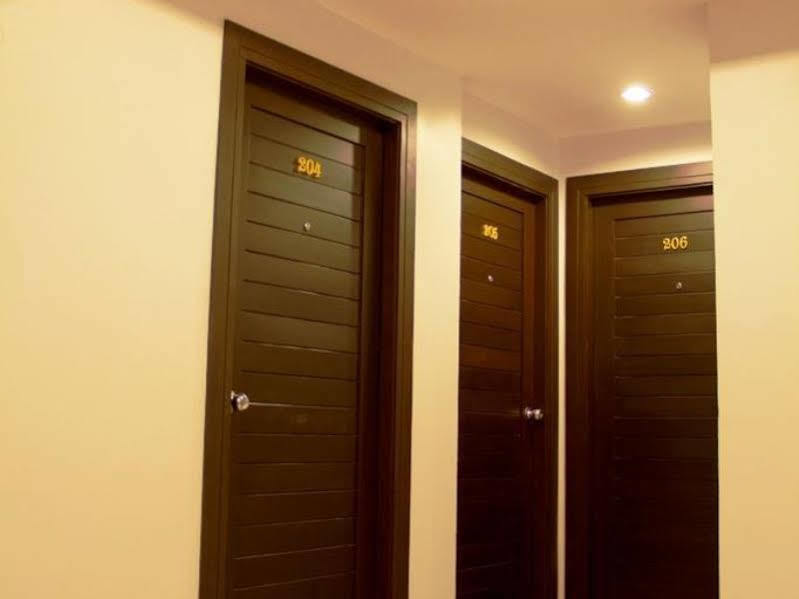 Oyo 373 Mc Ginger House Hotel Patong Luaran gambar