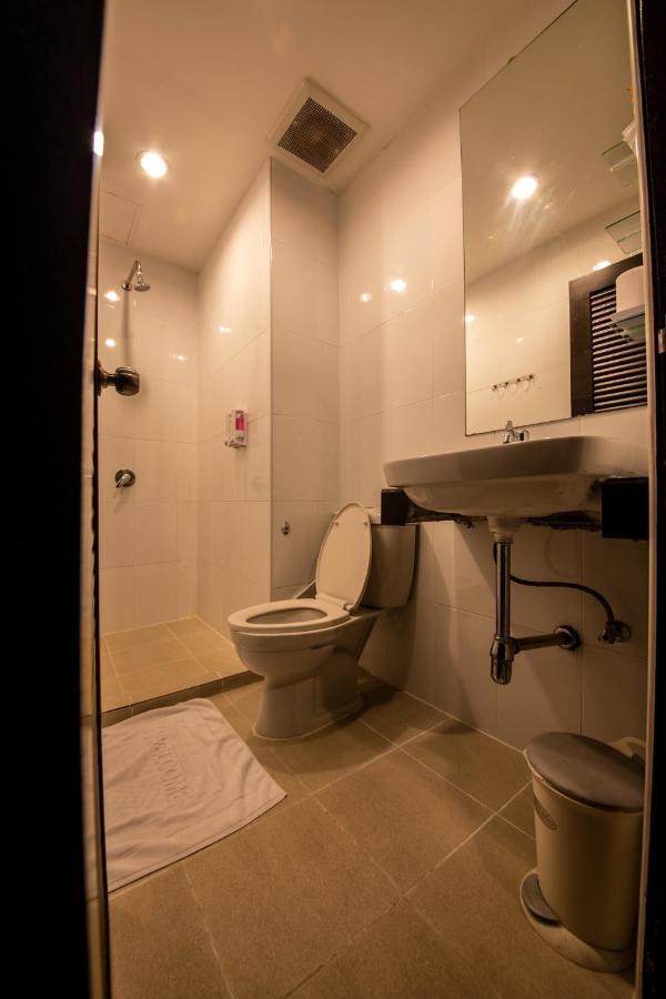 Oyo 373 Mc Ginger House Hotel Patong Luaran gambar